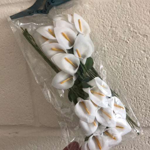 6 Bunches of White Foam Calla Lilies