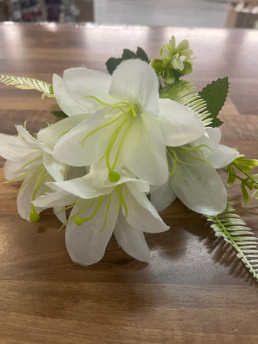 33cm length , 5 stem ivory lily