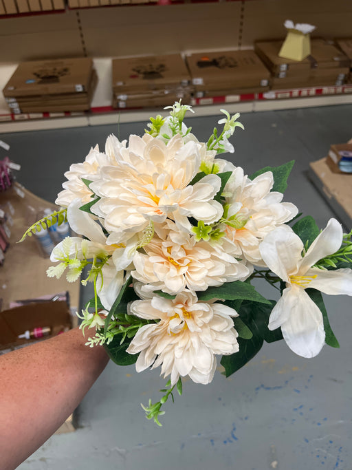 Cream/peach dahlia and lily bush