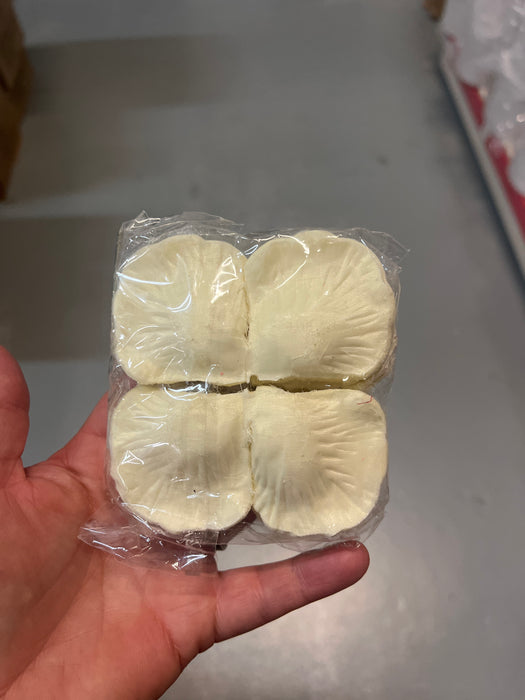 1000 Ivory Rose Petals
