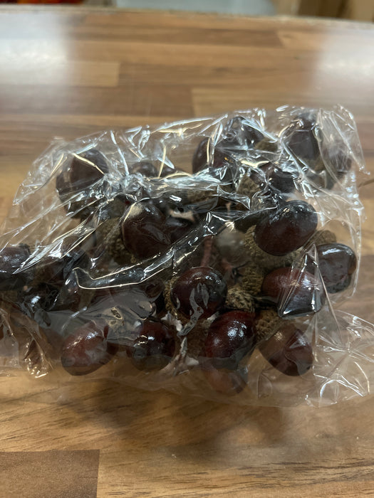 6 Bundles with 6 brown Acorns