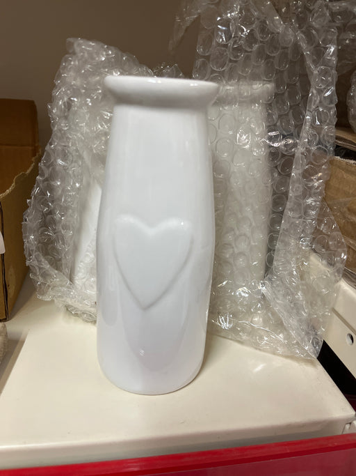 Cream Ceramic Heart Vase x 14.5cm