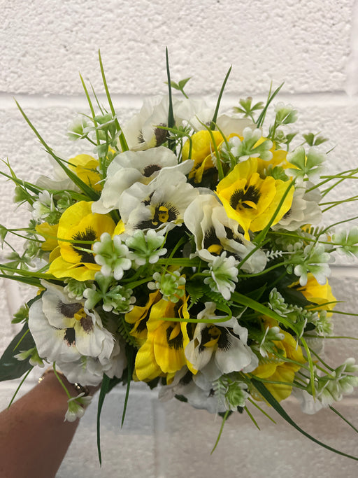 Yellow and white pansy bush