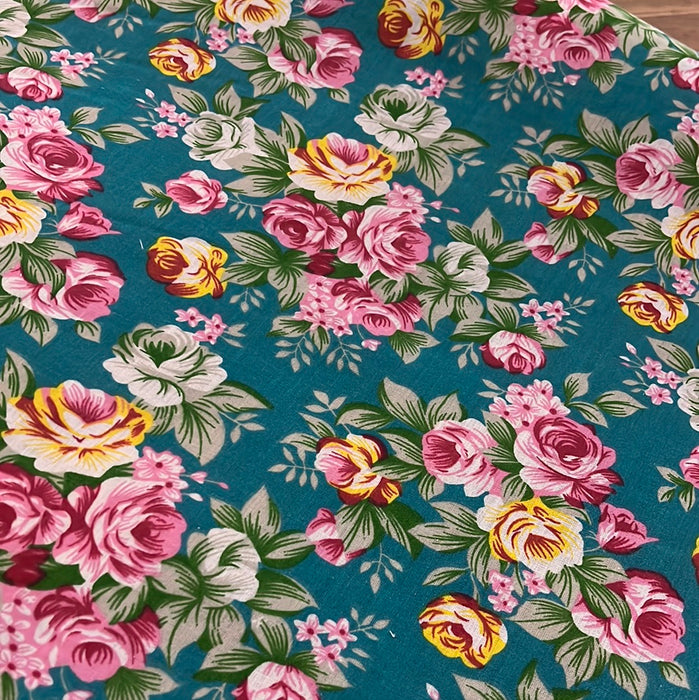 1 Metre Chic Roses Polycotton Fabric x 110cm / 43"
