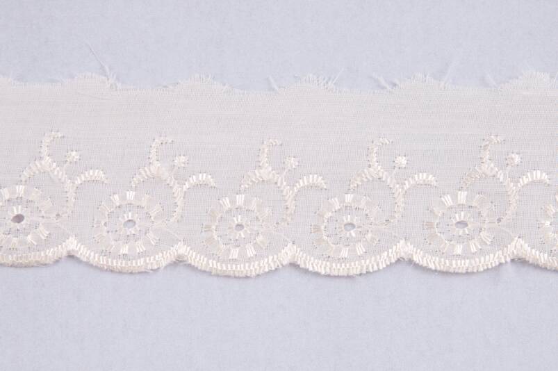 Cream Thick Lace Broderie Anglais x 50mm - per Metre